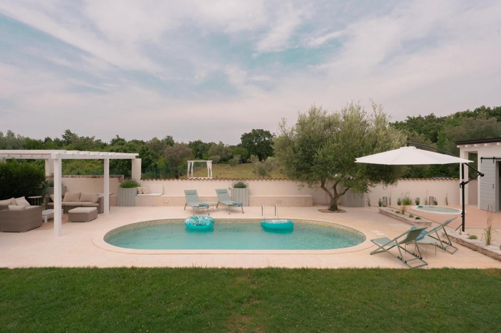 Luxury Villa In Istria - 9,000 Sqm Private Estate With Pool & Sauna, 15 Min To Sea, Near Fazana, 3 Bedrooms Jursici Экстерьер фото