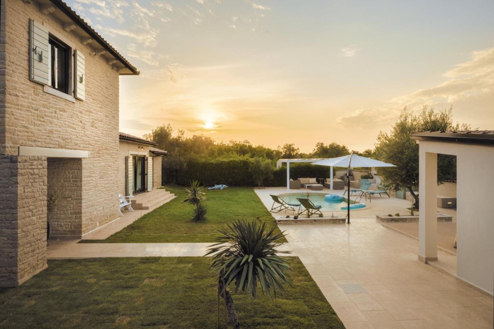 Luxury Villa In Istria - 9,000 Sqm Private Estate With Pool & Sauna, 15 Min To Sea, Near Fazana, 3 Bedrooms Jursici Экстерьер фото