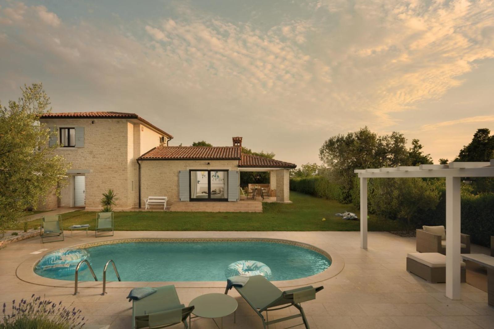 Luxury Villa In Istria - 9,000 Sqm Private Estate With Pool & Sauna, 15 Min To Sea, Near Fazana, 3 Bedrooms Jursici Экстерьер фото